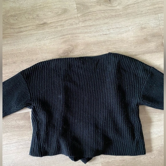 Lulus Sweater  cardigan with Elegant Design - Picture 5 of 9